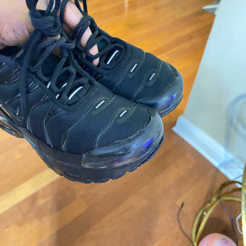 Black AIRMAX PLUS kid size 1